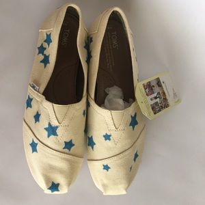 Toms cream with blue stars 8.5